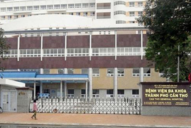 Cảnh cáo, cắt thưởng bảo vệ đánh nhốt nữ sinh trường Y