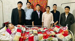 Ngày về nhà của cậu bé sống thực vật 2 năm