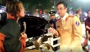 Clip: Phó phòng CSGT 'bắn' tiếng Anh như gió xử lý thanh niên người Nga vi phạm còn ngang ngược thách thức
