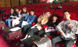 Dàn thí sinh luyện tập cho đêm chung kết 'Giọng hát hay tiếng Hàn VOV'