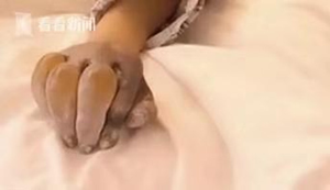 Dọn tuyết suốt 3 giờ đồng hồ, học sinh cấp 2 Trung Quốc có nguy cơ mất tay