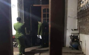 Nghi mâu thuẫn mở cửa ra vào, cụ ông 81 tuổi chém cả gia đình em gái 