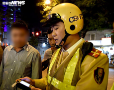 Uống 2 chai bia bị phạt 7 triệu đồng, tài xế gọi điện cho người thân cầu cứu