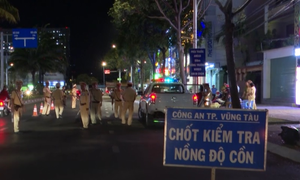 Bị phạt 7 triệu đồng, tài xế say xỉn 'nộp' luôn xe cho CSGT