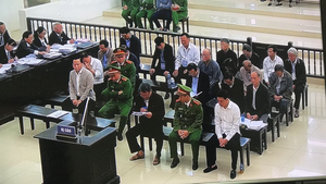 Video: Ông Phan Xuân Ít bật khóc trước tòa, không thể tiếp tục tự bào chữa