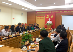 Đại sứ Anh thăm gia đình các nạn nhân vụ 39 thi thể trong container