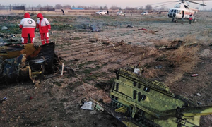 Video: Máy bay Boeing 737 chở 167 người rơi tại Iran