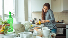 Một tay lo cả Tết, khách đến nhà mẹ chồng vẫn chê 'vụng thối vụng nát'