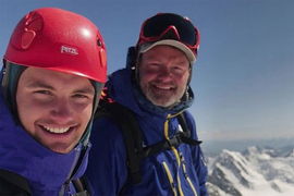 Cha đưa con trai đi du lịch 1 tháng để cai nghiện điện thoại