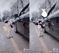 Hành động của cậu bé 1 tuổi khiến người lái xe xả rác bừa bãi phải xấu hổ