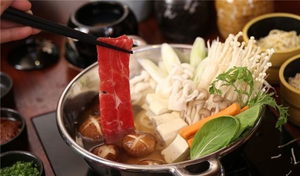 Cô gái nôn ra máu sau khi ăn lẩu, chuyên gia cảnh báo kiểu ăn lẩu gây hại