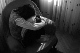 Du học sinh mắc kẹt ở xứ người, tự sát vì cô đơn, áp lực