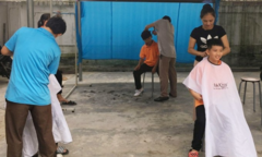 Hiệu cắt tóc không đồng giúp học sinh nghèo của thầy giáo Hà Tĩnh