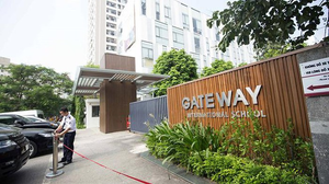 Bé trai 6 tuổi chết trong ô tô: Giáo viên chịu tội, còn trường Gateway vô can?