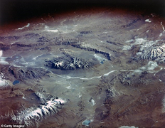 Nhiệt độ tăng lên, sông băng tan có thể giải phóng virus cổ xưa 15.000 tuổi