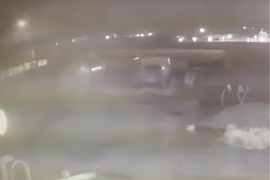 Video: Khoảnh khắc 2 tên lửa Iran nhắm trúng máy bay chở khách Ukraine