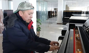 Video: Hành trình người thợ sơn đàn tự học piano
