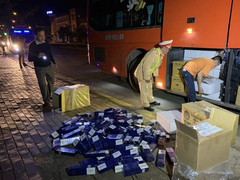 Hàng lậu đề chữ 'đồ thờ cúng' để qua mặt công an