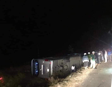 Xe khách bị lật ở Đắk Lắk, hơn 10 người thương vong