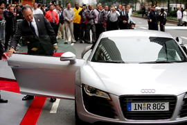 Các tỷ phú thế giới đi xe gì?