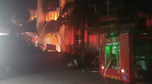 Tòa nhà dầu khí Thanh Hóa bốc cháy dữ dội, 1 người chết