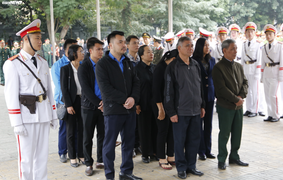 Nhân dân xã Đồng Tâm đến viếng 3 chiến sĩ công an hy sinh