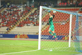 Thủ môn Bùi Tiến Dũng: 4 sai lầm khiến CĐV tan vỡ niềm tin