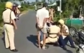 Khởi tố 4 người chống đối CSGT khi kiểm tra nồng độ cồn ở Bạc Liêu