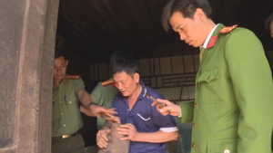 Khởi tố người đàn ông chuyên tìm bom mìn để cưa bán