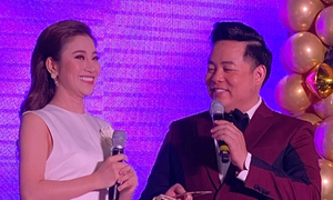 Dự tiệc sinh nhật đàn anh, Tố My ‘chơi lầy’ tặng mắm để Quang Lê giảm cân