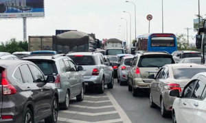 Cao tốc ở TP.HCM ‘căng mình’ đối phó nạn kẹt xe dịp Tết