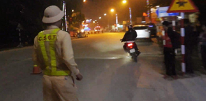 Truy tìm thanh niên đánh võng vượt chốt công an để né đo nồng độ cồn