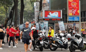 Xử lý vụ gần 40 xe SH quảng cáo web cá độ bóng đá gần Nhà thờ Đức Bà