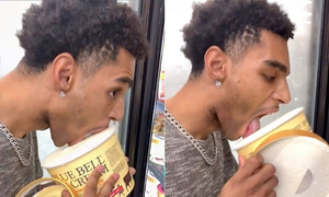 Video: Liếm kem trong siêu thị, nam thanh niên đối diện án tù 1 năm