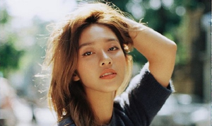 Khả Ngân: ‘Nếu làm nghệ thuật mà chỉ muốn nghe khen thì nên ở nhà buôn bán’