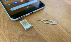 Khách than sóng MobiFone quá kém, nhà mạng nói gì?