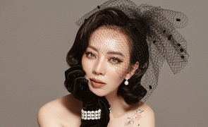 Không còn là 'Hoa hậu hài', Thu Trang hóa quý cô thập niên 80, khoe ngực đầy gợi cảm