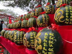 Dưa hấu thư pháp độc đáo giá nửa triệu đồng 