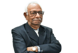 Cụ ông 78 tuổi nhận bằng tiến sĩ