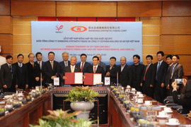 Lễ ký hợp đồng hợp tác sản xuất sợi DTY giữa VNPOLY và SSFC