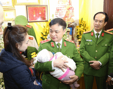 Bộ Tư lệnh CSCĐ trao gần 4 tỷ đồng cho thân nhân 3 liệt sĩ hy sinh tại Đồng Tâm