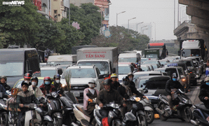 Người lao động về quê ăn Tết, cửa ngõ Hà Nội ùn tắc kéo dài