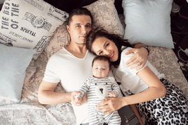 Hình ảnh hạnh phúc của vợ chồng Phương Mai bên con trai