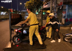 CSGT giúp đưa nạn nhân bị cướp giật về tận nhà