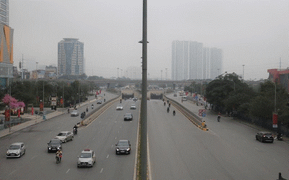 Bến xe, phố phường Hà Nội thông thoáng sáng 29 Tết