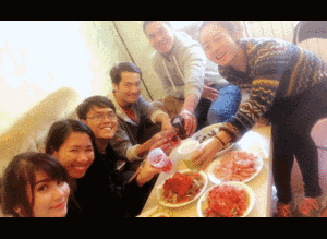 Sinh viên Việt ăn Tết cổ truyền ở trời Tây