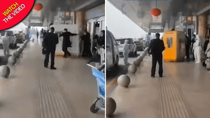 Bệnh nhân nhiễm virus corona được vận chuyển trong ống nhựa, bác sĩ ngã gục giữa bệnh viện