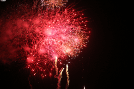 Video: Mãn nhãn màn pháo hoa rực trời mừng năm Canh Tý ở phố núi