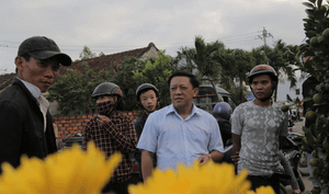 Lãnh đạo miền đất võ kêu gọi dân không chờ mua hoa cận Giao thừa 