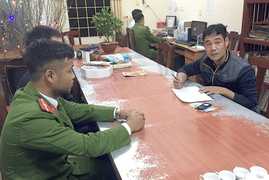 Tự cứa tay giả vờ bị cướp vì... hết tiền đưa vợ tiêu Tết 